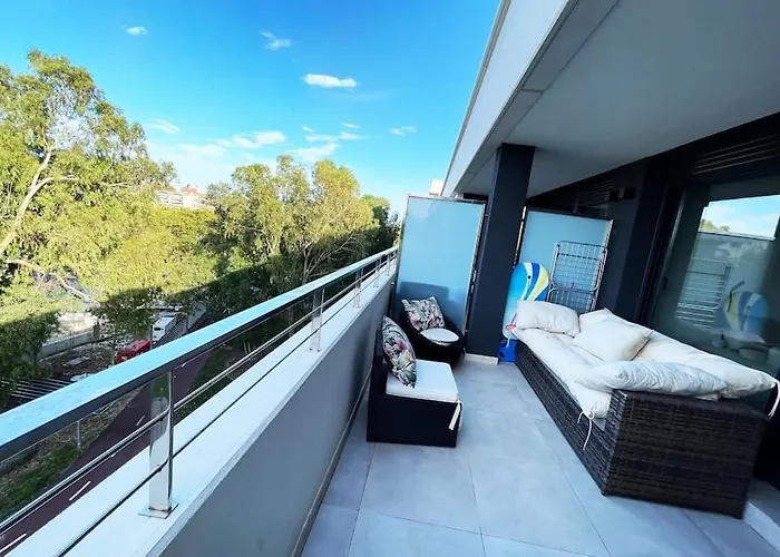 Apartment By The Beach With Pool And Private Parking