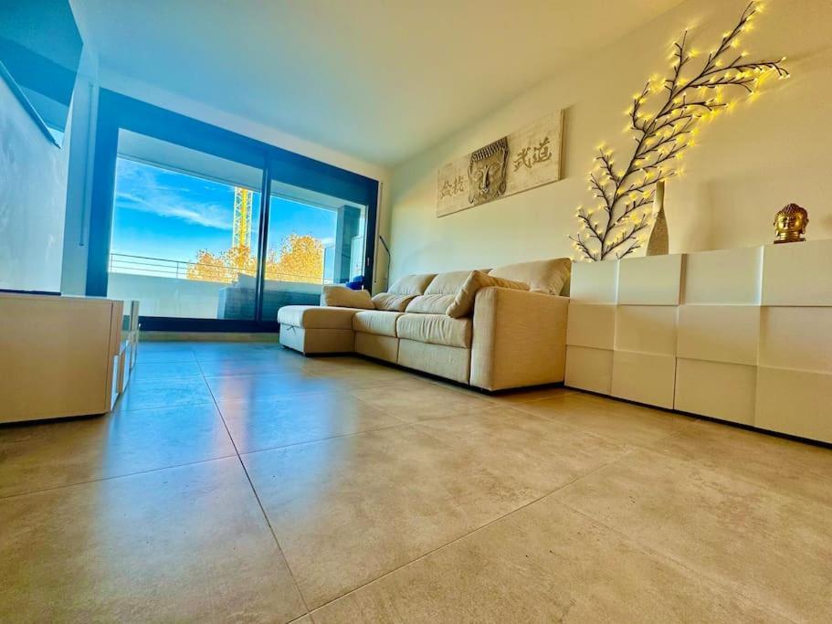 By The With Pool And Private Parking *